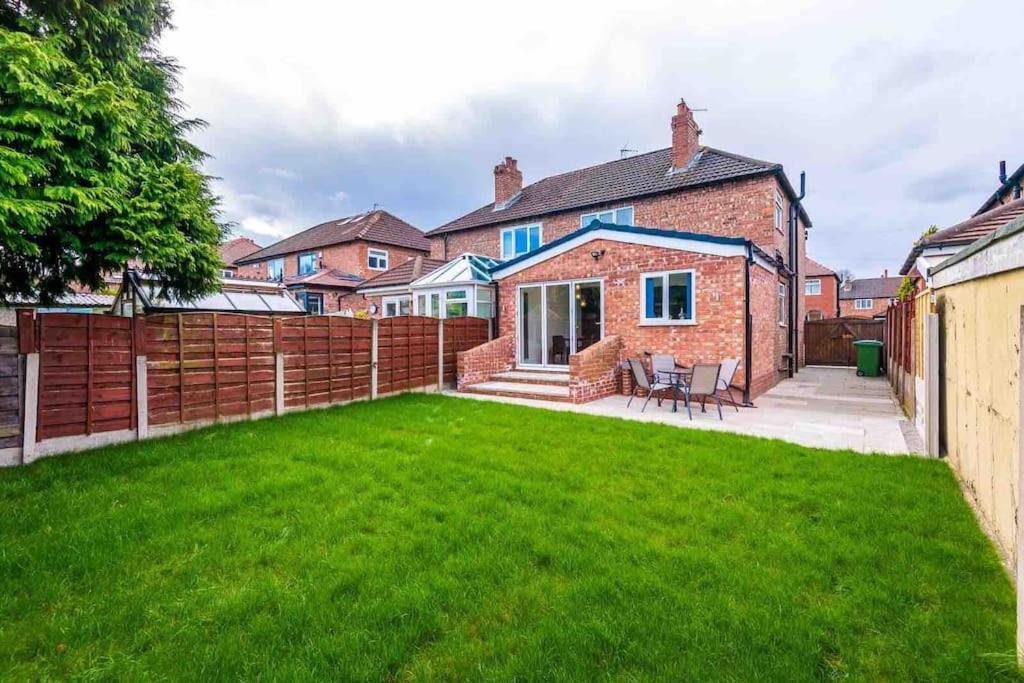 Sandileigh House By Yourstays - Luxurious 3 Bedroom House In Altrincham Extérieur photo