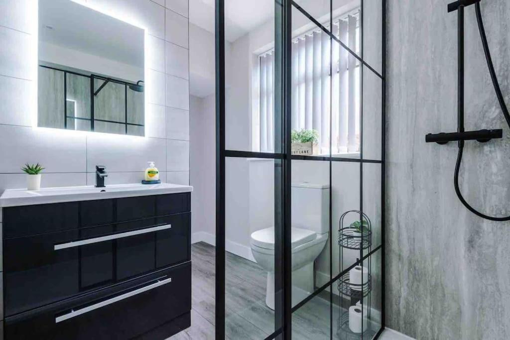 Sandileigh House By Yourstays - Luxurious 3 Bedroom House In Altrincham Extérieur photo