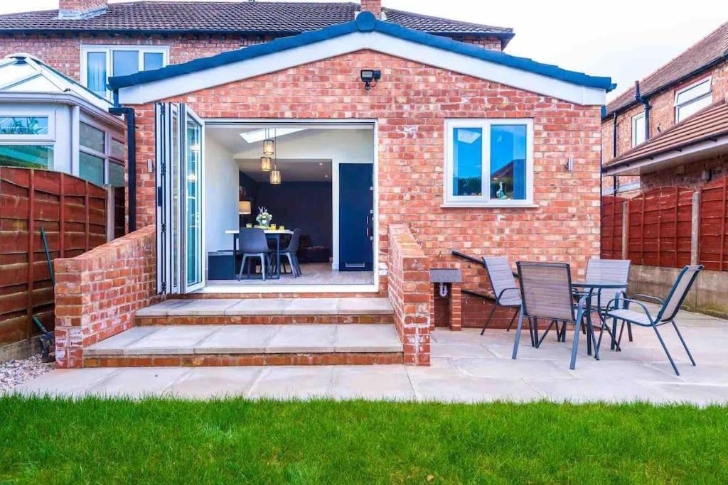 Sandileigh House By Yourstays - Luxurious 3 Bedroom House In Altrincham Extérieur photo