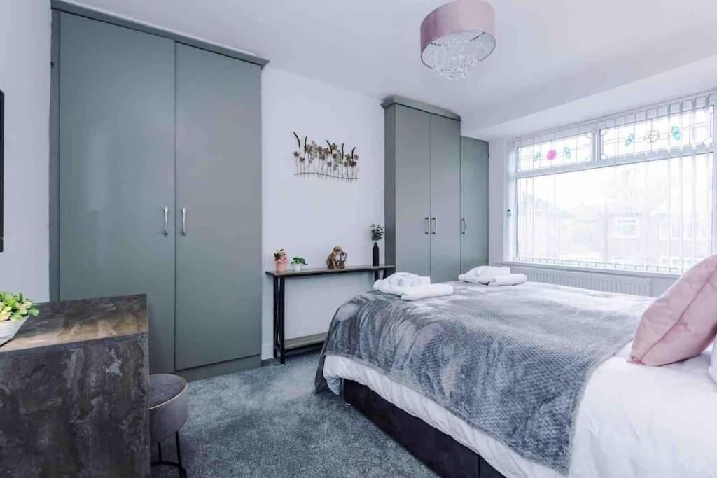 Sandileigh House By Yourstays - Luxurious 3 Bedroom House In Altrincham Extérieur photo
