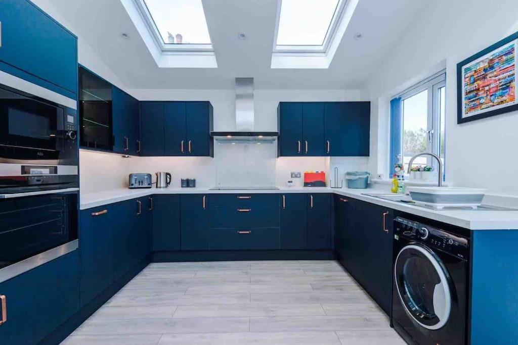 Sandileigh House By Yourstays - Luxurious 3 Bedroom House In Altrincham Extérieur photo
