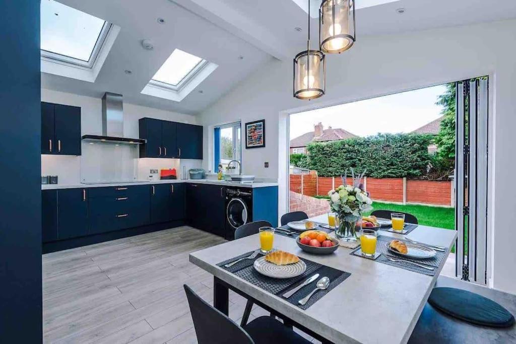Sandileigh House By Yourstays - Luxurious 3 Bedroom House In Altrincham Extérieur photo